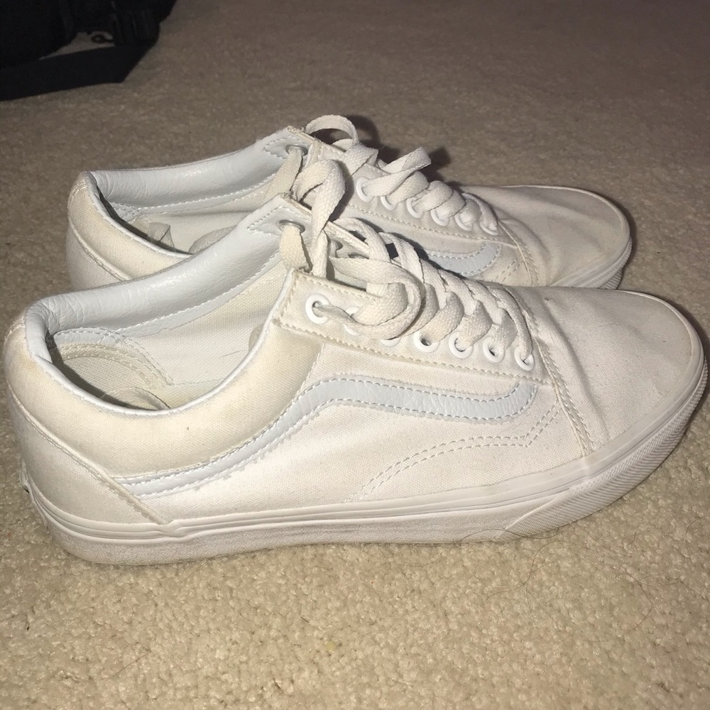 Women’s 8 White Old School Vans